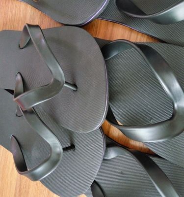 Custom Printed 15mm Thick PVC Beach Sole Flip Flop Sandals with Adjustable Sizes for Outdoor Use