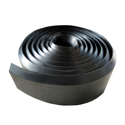 Neopren Kauçuk Çarşaf Taşı 70 Kıyısı A Sertliği 300% Kırılma sırasında uzatma ve 2.5 ~ 6.0 Mpa Çekim Gücü