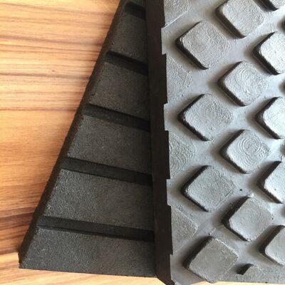 8mm Kalınlığı Çift Yanlı Ağır Güçlü Lastik At Çatısı Çevre Altıgen Deseni