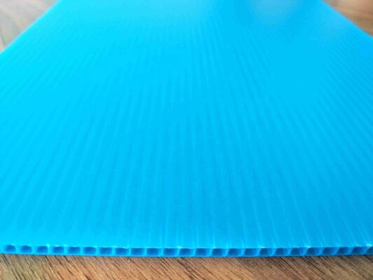 UV-sınavlı geri dönüştürülebilir su geçirmez plastik levha endüstriyel ambalaj için dalgalı PP levha