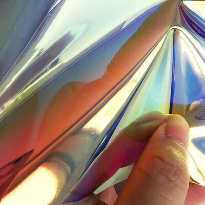 Özel Boyut Yağmurluk ve Dekorasyon İçin Şeffaf Gökkuşağı Dikroik İridyum PVC Film Plastik Levha